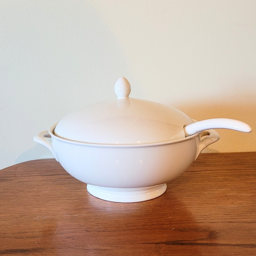 Vintage Furstenberg 9" Soup Tureen with Porcelain Ladle West Germany SEIT 1747 6